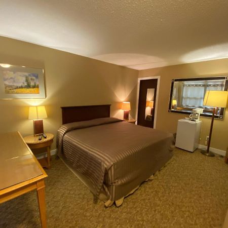 Twin Creeks Motel Lumby Zewnętrze zdjęcie